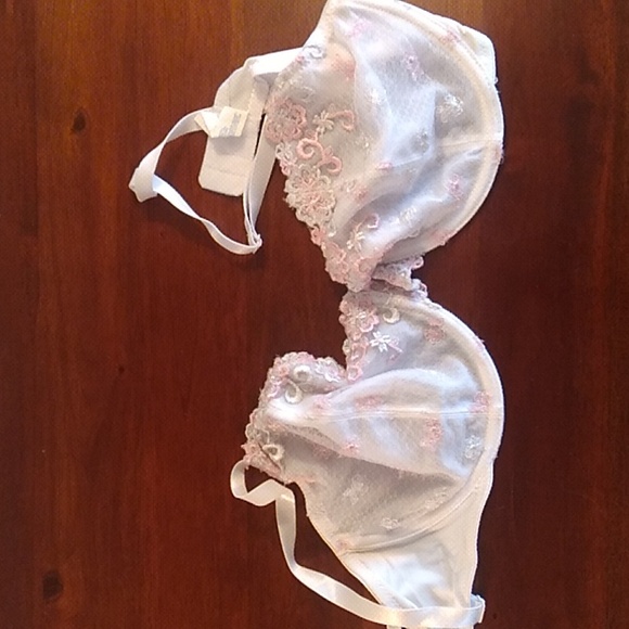 Other - Elegant White and Pink Lace Bra